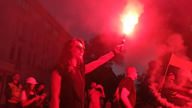 Акция в поддержку отставки Авакова с файерами и салютом прошла возле здания МВД 18