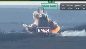 Башня вражеской БМД-4 летит в воздухе после удара дрона-камикадзе. ВИДЕО