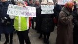 Жители Мариуполя перекрыли движение в центре города, требуя отменить подорожание проезда. ВИДЕО+ФОТОрепортаж