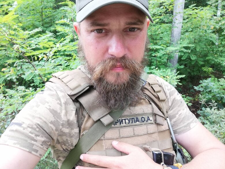 Якоїсь миті снаряд прилетів мені в ноги. Я знепритомнів. І мій товариш, побачивши це, вирішив, що я двохсотий, - Олексій Притула 04