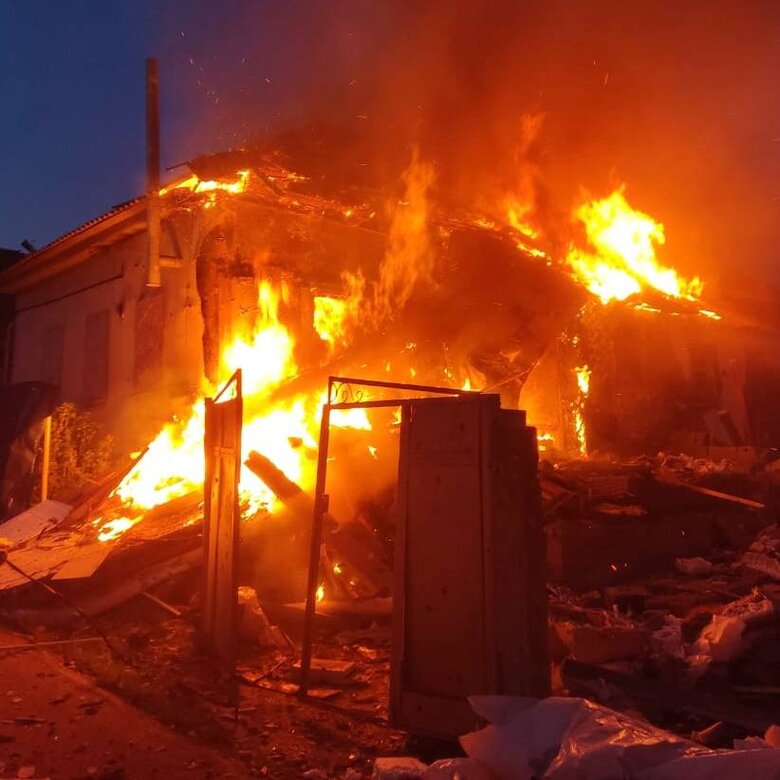 Наслідки атаки шахедів на Нікополь