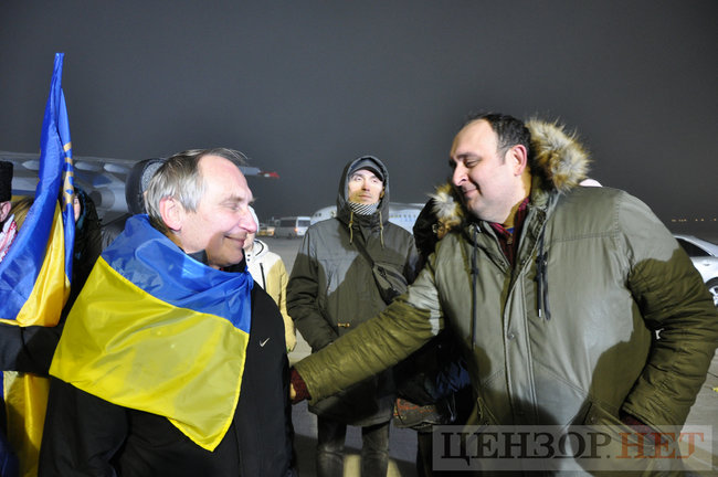 Heroes, welcome home!” liberated Ukrainian hostages enjoy warm reception at Boryspil airport 10