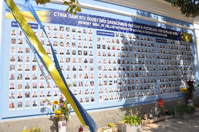 Пам’ять полеглих захисників України вшанували у Києві 38