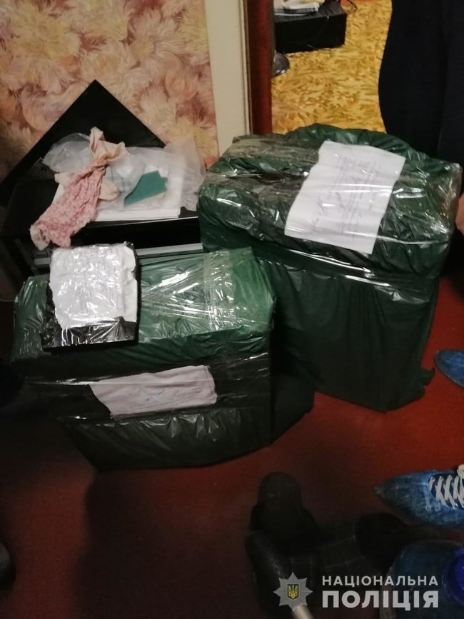 Четверых жителей Кривого Рога поймали на распространении детской порнографии, - полиция 01