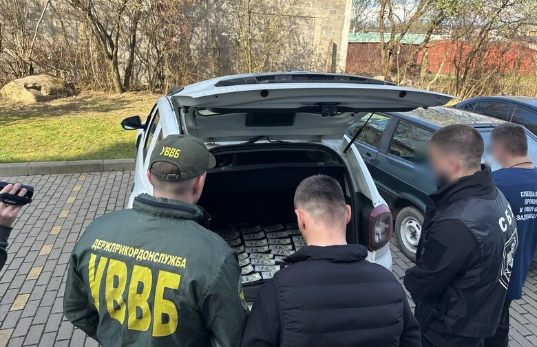 В Ужгороді затримали прикордонника за сприяння у незаконному перетині кордону