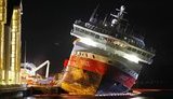 После взрыва огромный лайнер «Nordlys» уходит под воду: работает спасательная команда. ФОТОрепортаж