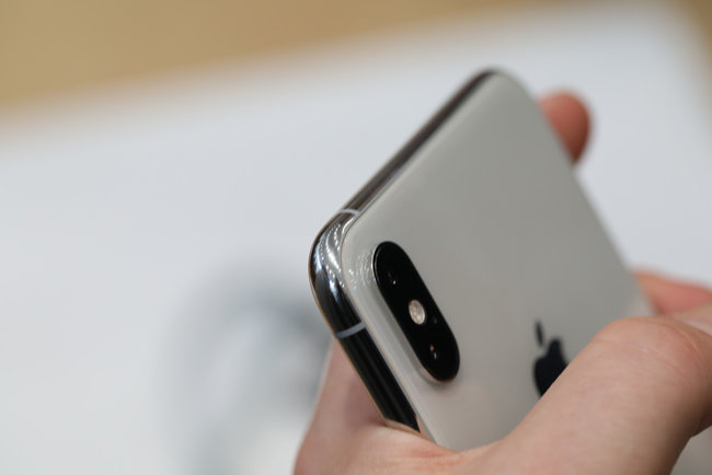 Акции Apple упали после презентации новых iPhone 10