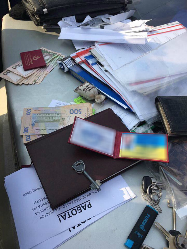 Чиновника Одесаобленерго затримано під час одержання 20 тис. грн хабара, - прокуратура 02