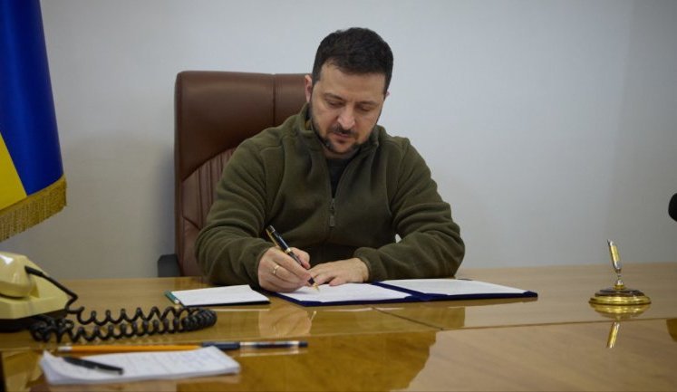Зеленський підписав закони про продовження воєнного стану й мобілізації на 90 днів