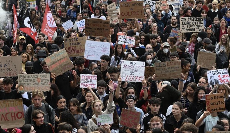 Студенты и старшеклассники Франции не прекратят протесты, несмотря на уступки правительства