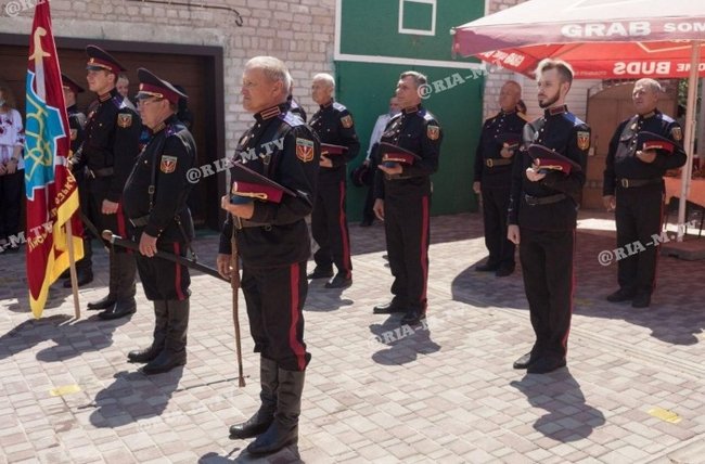 Проросійський козачий курінь зібрався охороняти громадський порядок у Мелітополі, в поліції не згодні 02