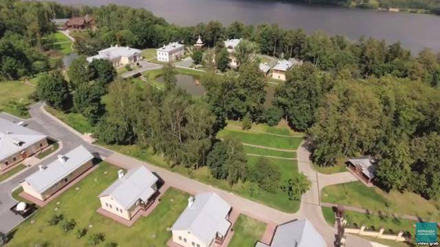 Таємна імперія Медведєва: палаци, яхти, виноградники - премєр РФ створив масштабну корупційну мережу, - Навальний 06