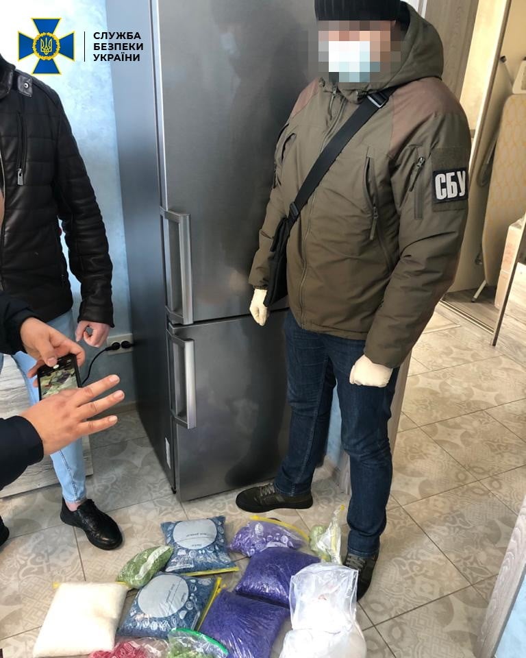 Продавали 150 кг психотропов ежемесячно: СБУ завершила расследование по 12 наркодельцам в Киевской области 02 Продавали 150 кг психотропов ежемесячно: СБУ завершила расследование по 12 наркодельцам в Киевской области 02