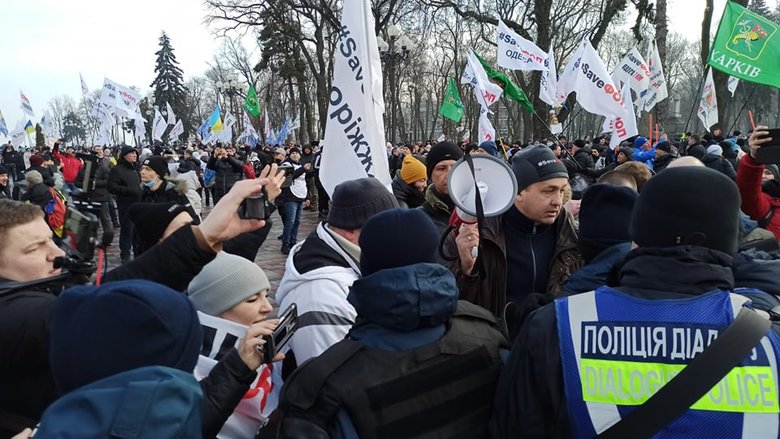 Акція SaveФОП у центрі Києва: мітингувальників відтіснили із Хрещатика, вони прямують під Раду 21