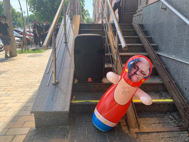 Печерський суд розглядає позов Сивохо і слуги народу Бужанського проти ветеранів АТО. Нацкорпус протестує під судом 01