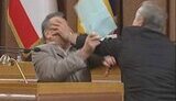 Глава крымских коммунистов устроил драку на трибуне Верховной Рады автономии. ФОТОрепортаж.
