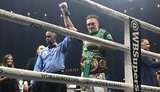 Украинский боксер Усик выиграл бой за титул чемпиона мира WBC и WBO. ВИДЕО