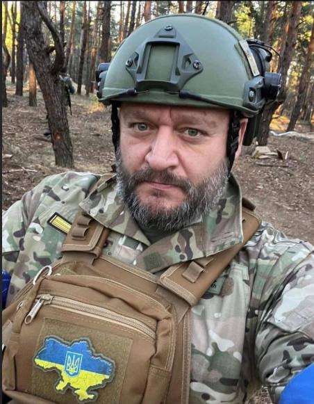 Один з колишніх лідерів Партії регіонів Добкін виїхав підтримати ЗСУ на фронт та знявся на українському танку 01