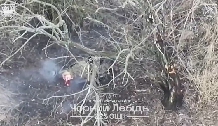 Wounded Russian soldier took his own life after being dropped from drone by fighters of 225th SAB. VIDEO