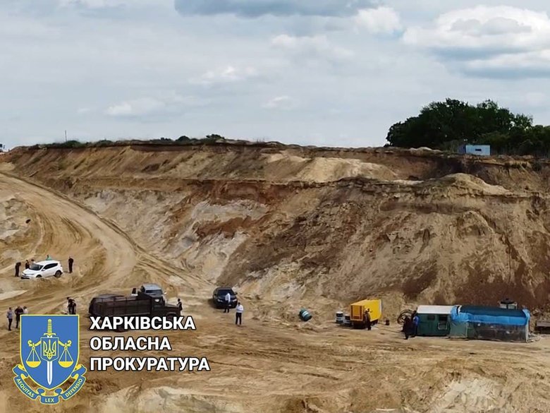 Сообщено о подозрении трем предпринимателям за незаконную добычу песка почти на 1 млрд грн в Харьковской области, - правоохранители 08