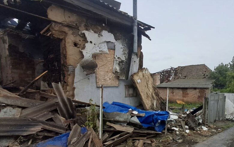 Наслідки обстрілів Нікополя 14 травня
