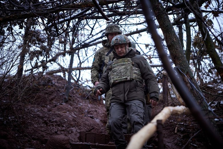 Zelenskyi visits front line in eastern Ukraine 02