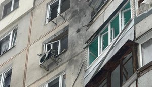 Россияне ударили по многоэтажке в Харькове: ранена женщина. ФОТОРЕПОРТАЖ