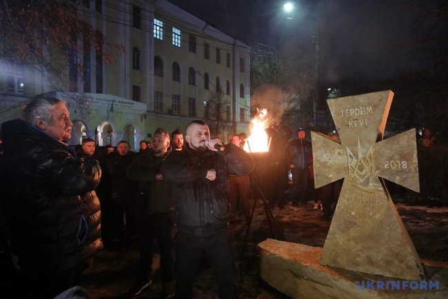 Памятник Героям Крут у Києві встановили у місці, звідки 100 років тому студенти і гімназисти вирушали на бій 09 Памятник Героям Крут у Києві встановили у місці, звідки 100 років тому студенти і гімназисти вирушали на бій 09