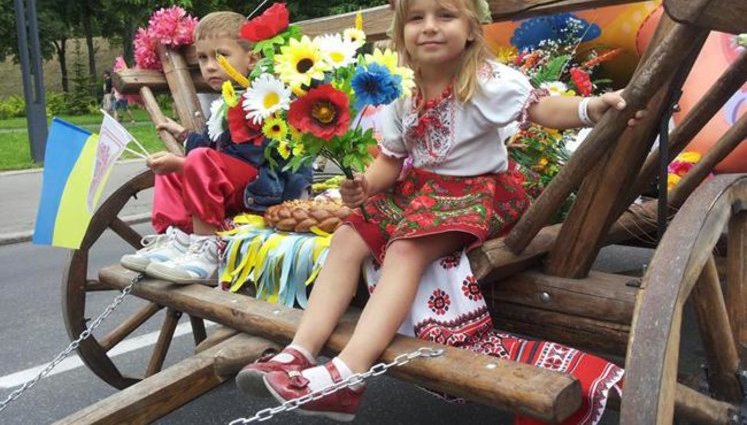 Киев заполонили люди в вышиванках: в столице прошел грандиозный парад. ФОТОрепортаж+ВИДЕО