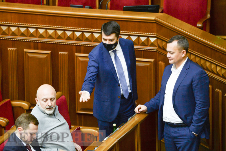Слуги народа смеются над политическими мемами, выход Сохи из СН, разговор Разумкова с Николаенко и игра на телефоне Задорожного, - работа Рады 30 ноября 24