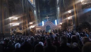 У Києві пройшла панахида за поетом Олександром Олесем і його дружиною Вірою Кандибою. ФОТО
