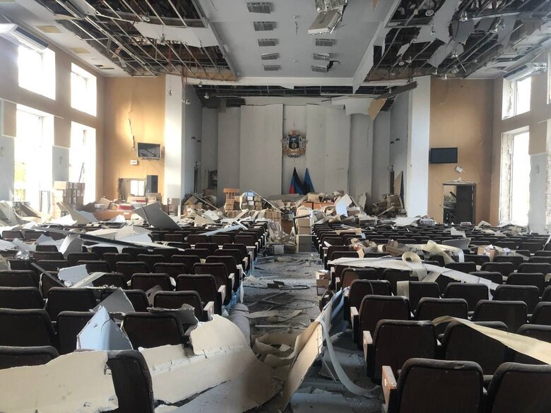 В окупованому Донецьку прогриміли вибухи. Палає міська адміністрація 01