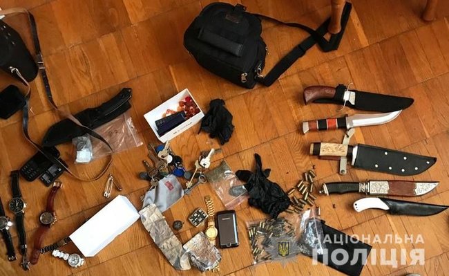 Квартирники-іноземці розбили 10 автомобілів і травмували двох поліцейських, намагаючись уникнути затримання 04