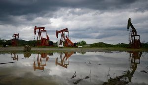 Ціни на нафту знизилися після припинення обміну ударами між Іраном та Ізраїлем