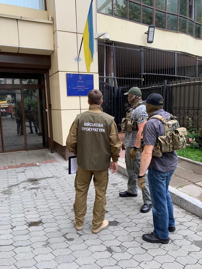 Правоохранители проводят обыски в помещениях Кабмина, погранслужбы и ГФС 02