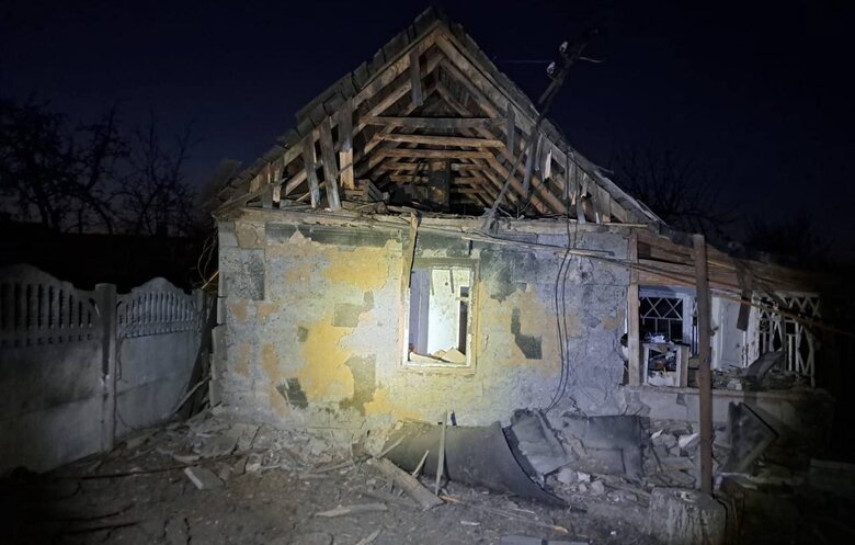 Пошкоджений російським обстрілом будинок
