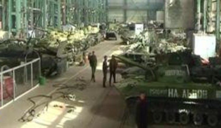 Insurgents Repair Armor and Artillery at Akhmetov’s Plant. VIDEO
