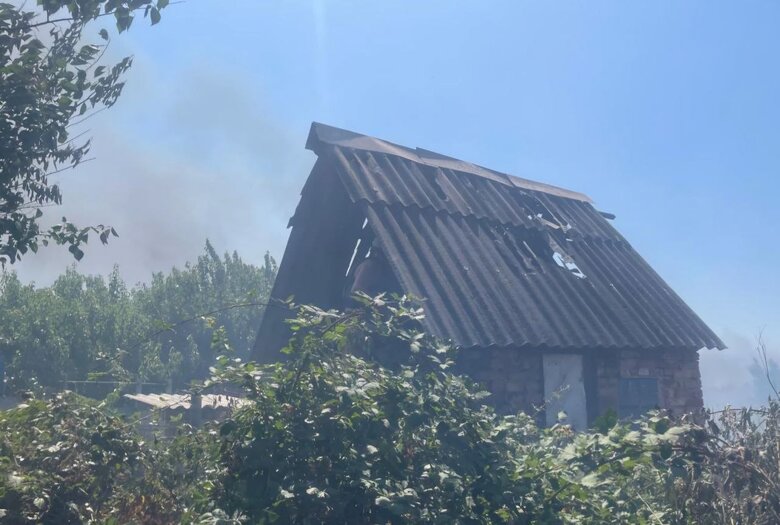 Впродовж дня росіяни 15 разів атакували Нікопольщину. Загинуло дві людини, ще двоє поранені