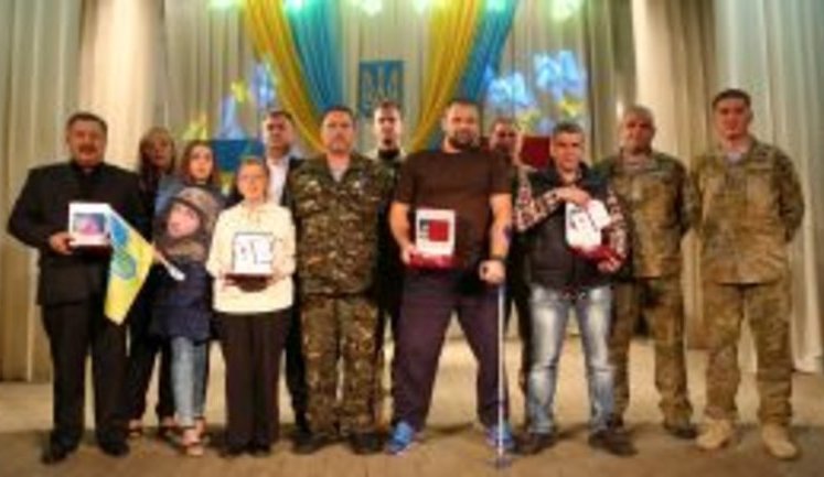 "Мы плачем, тоскуем по нашим погибшим сыновьям, но гордимся тем, что они не бросили товарищей в беде", – 80-летняя Таисия Тельнова, мама бойца, уничтожившего пять единиц вражеской техники
