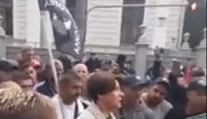 "Если вы закон не примите, мы вас отсюда вынесем", - общение участников акции с главой комитета ВР Южаниной. ВИДЕО