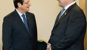 Порошенко провів телефонну розмову з новообраним президентом Кіпру Анастасіадісом