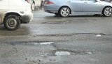 Новенькая дорога к Евро-2012 продолжает разваливаться. ФОТО