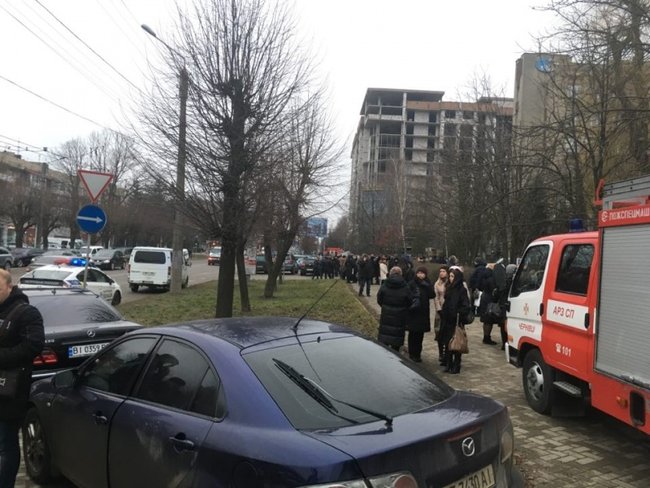 В налоговой Черновцов прогремел взрыв: есть пострадавшие 11