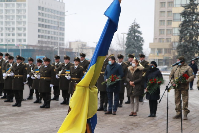 Із загиблим на Донбасі воїном Маріупольської бригади Олегом Андрієнком попрощалися в Запоріжжі 07