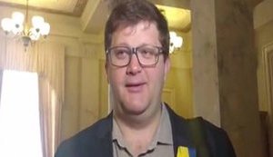 "Кремлевская тварь делает все, чтобы испортить нам праздник", - Арьев об обвале сервиса по выдаче загранпаспортов. ВИДЕО
