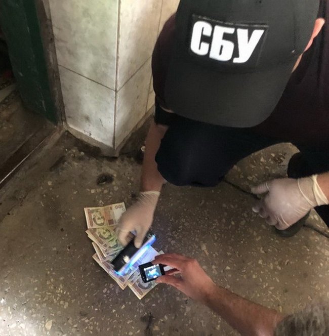 На систематическом взяточничестве задержан Начальник подразделения ГСЧС в Днепропетровской области, - СБУ 03