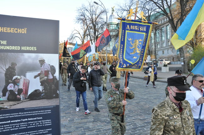 У центрі Києва відбувся марш вишиванок на честь дивізії СС Галичина 32