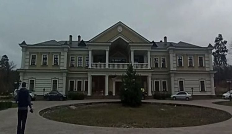 Штаб военных медиков Первого добровольного мобильного госпиталя в имении Пинчука. ВИДЕО+ФОТОрепортаж