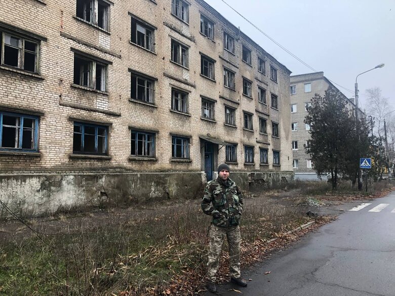 Сергій (Борменталь): У Лимані в нашій лікарні роздавали гуманітарку. Сюди ходили місцеві. Один із них навів на нас ракету 04