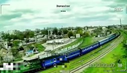 воєнні злочини армії рф. російський дрон атакує пасажирський поїзд